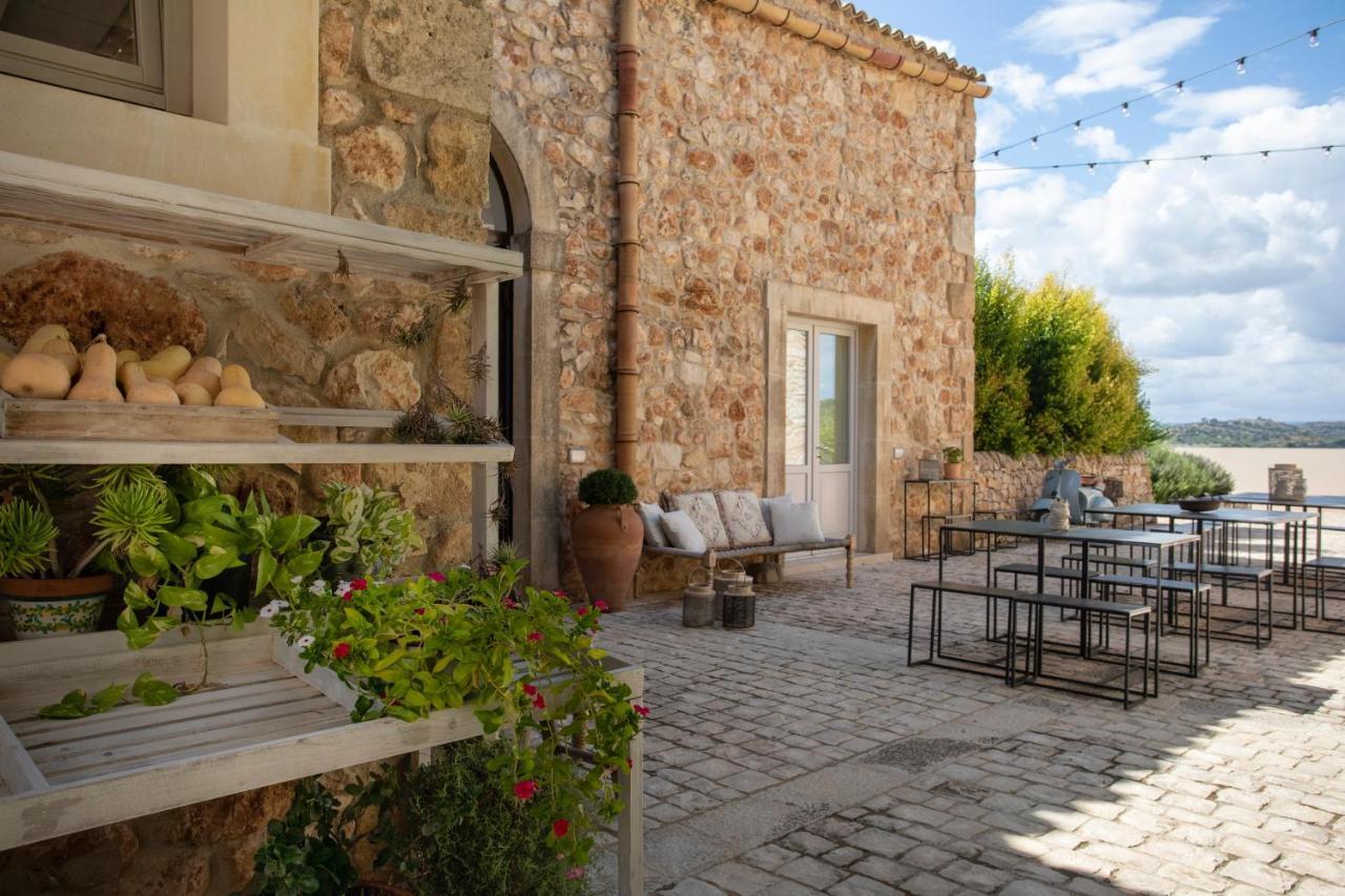 I Carusi relais Villa Noto Luaran gambar